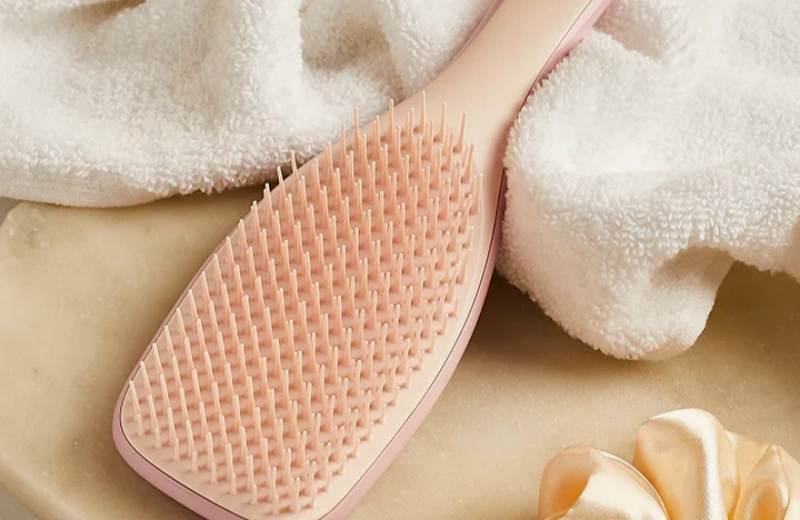 Best Features Of The Mini Ultimate Detangling Hair Brush