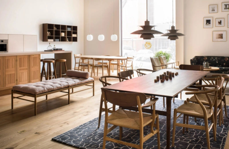 How To Arrange The Wood Dining Table And Chairs