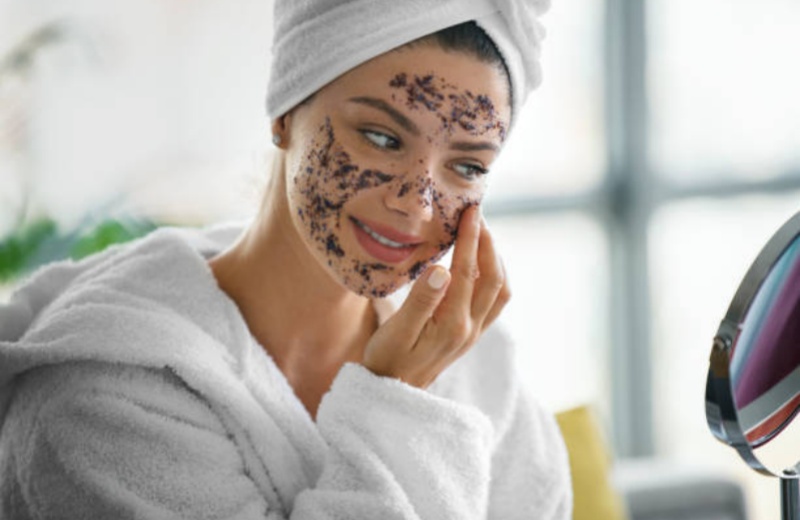 How To Use Facial Scrub In The Correctly Way