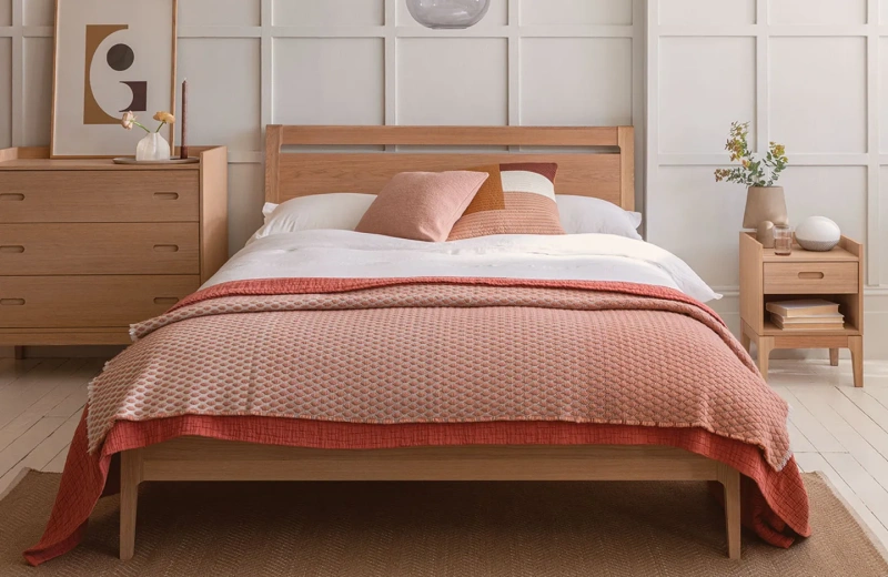 The Advantages Of Having A Pillar Platform Bed With 2 Drawers
