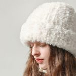﻿Why You Should Choose Our Velvet And Faux Fur Beanie