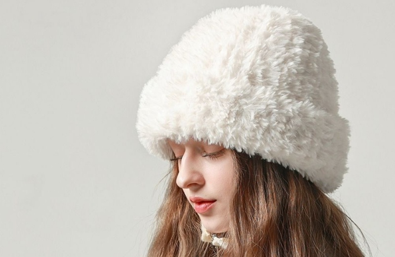 ﻿Why You Should Choose Our Velvet And Faux Fur Beanie